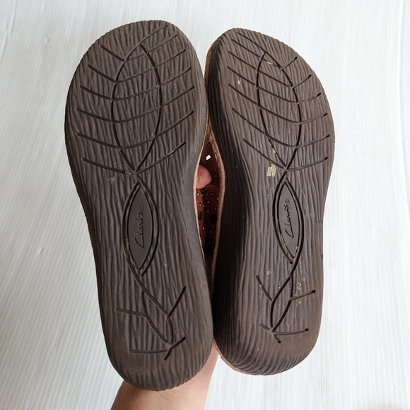 CLARKS studded embellished red leather platform comfort sandals - Picture 4 of 9